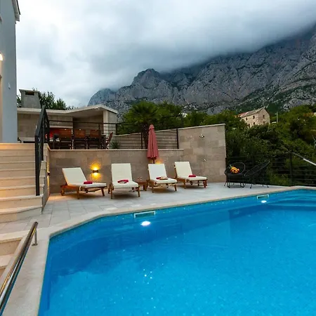 Sleeps 8 With Pool Air Con And Wifi * Makarská